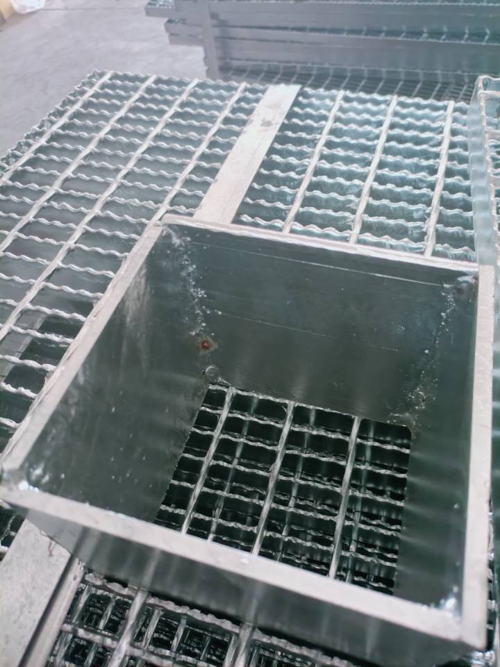 Grelhas de Aço Galvanizado a Quente: Resistentes à Corrosão e Duráveis