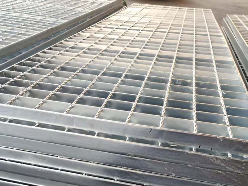 ตะแกรงเหล็กช่วยในการก่อสร้างระบบขนส่งในเมือง