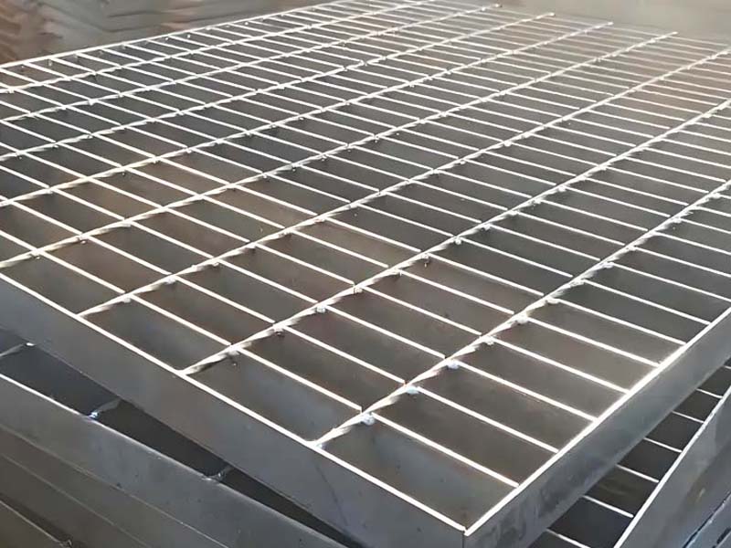 การใช้ตะแกรงเหล็กในรันเวย์สนามบิน